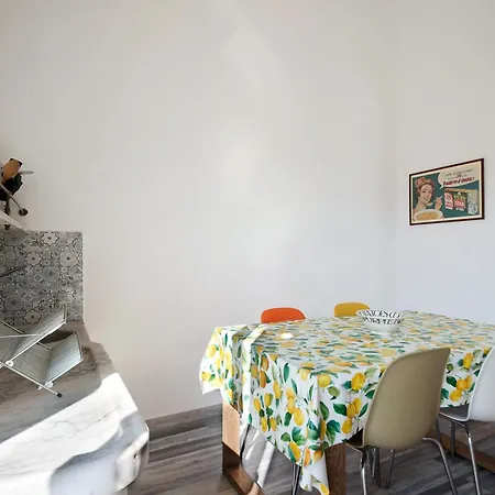 Casa Daneri 59 * Бонассола